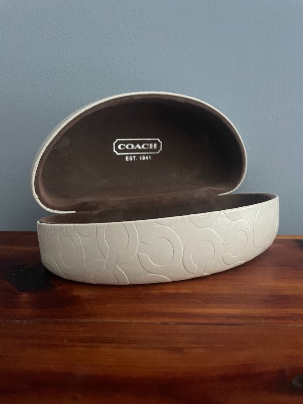 Coach Logo Sunglass Eyeglass Case Off White Hard Clamshell Quick Snap Close